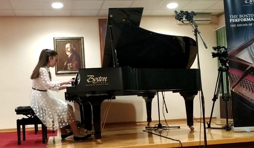 Mlada i nadarena pijanistica Bernardica Miočević osvojila prvo mjesto na XX. Međunarodnom klavirskom najecanju ,,Davorin Jenko”