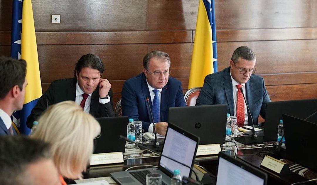 Vlada FBiH se odriče nabave automobila u vrijednosti dva milijuna KM, novac ide za djecu oboljelu od cistične fibroze