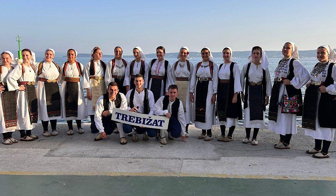 HKUD Seljačka sloga -Trebižat oduševila publiku  tradicionalnim napjevima i kolima