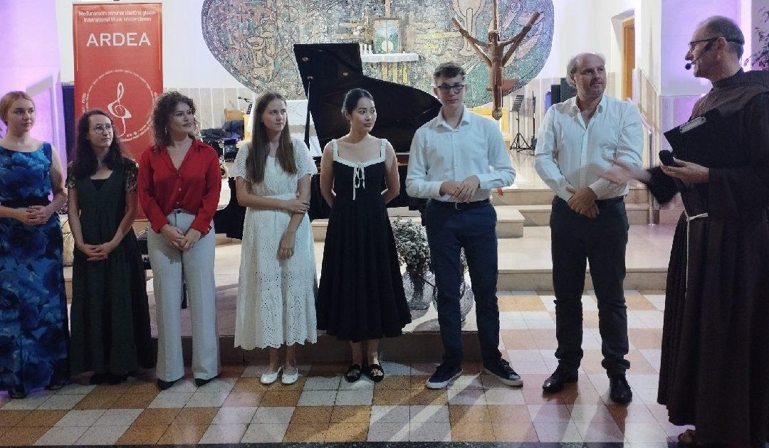 Polaznici “Ardea” masterclassa na klaviru održali završni koncert