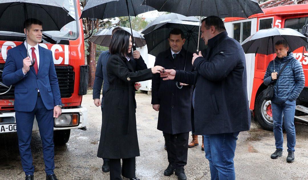 Vlada HNŽ-a Općini Neum donirala novo vatrogasno vozilo