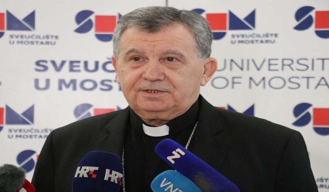 Nadbiskup Vukšić: Crkva u BiH bori se s iseljavanjem, katolička zajednica upola manja
