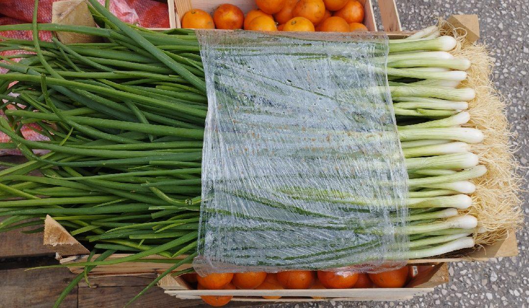 Na Veletržnici u Tasovčićima najviše se traži mladi i crveni luk, krastavci i jagode