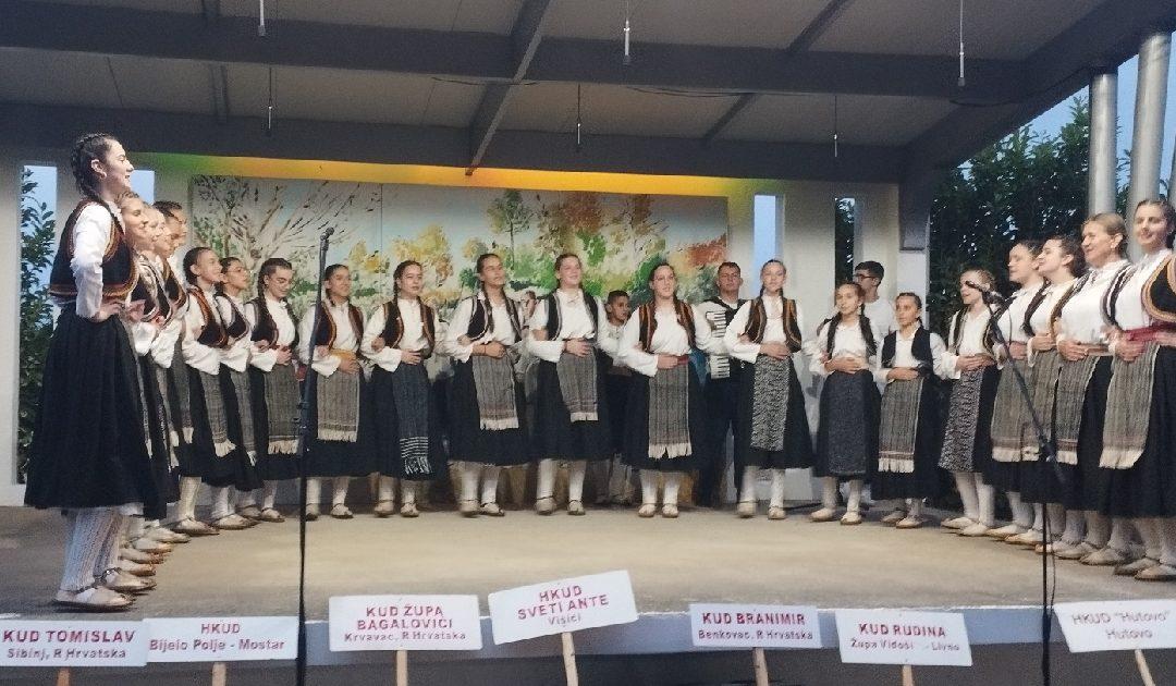 AUDIO: Večeri folklora započelo obilježavanje 50. obljetnice osnutka Župe Presvetoga Srca Isusova u Čeljevu