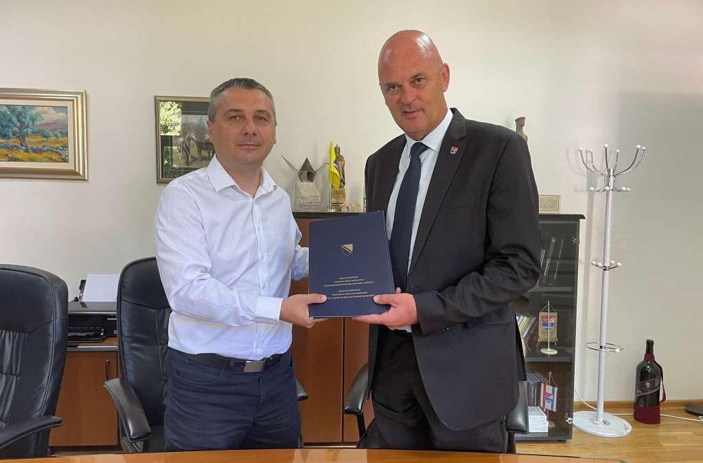 Potpisani ugovori za izgradnju infrastrukture u povratničkim mjestima u Stocu