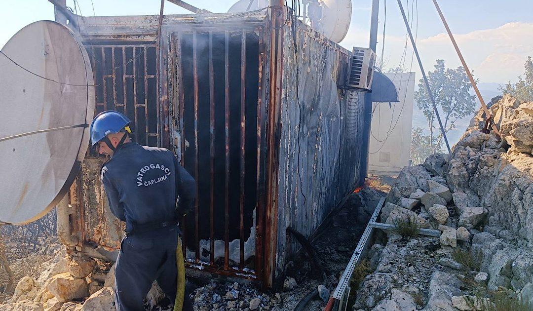 VIDEO: Na Crnom brdu gori radiotelevizijski i komunikacijski predajnik