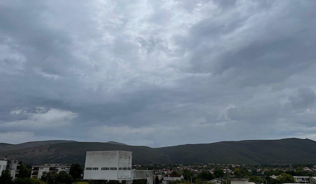 Za danas izdano narančasto upozorenje zbog obilnih padalina, grmljavine i jakog vjetra