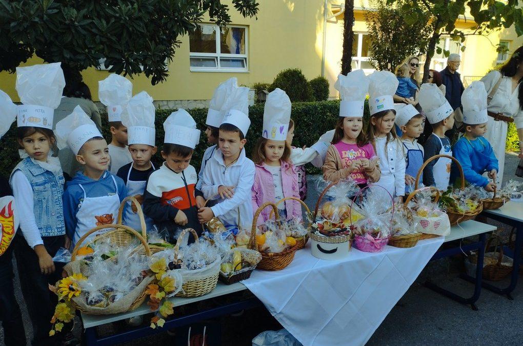 FOTO/AUDIO: “Kruh se pravi od tijesta” – kazali su nam osnovnoškolci koji su sudjelovali na Danima kruha u Čapljini