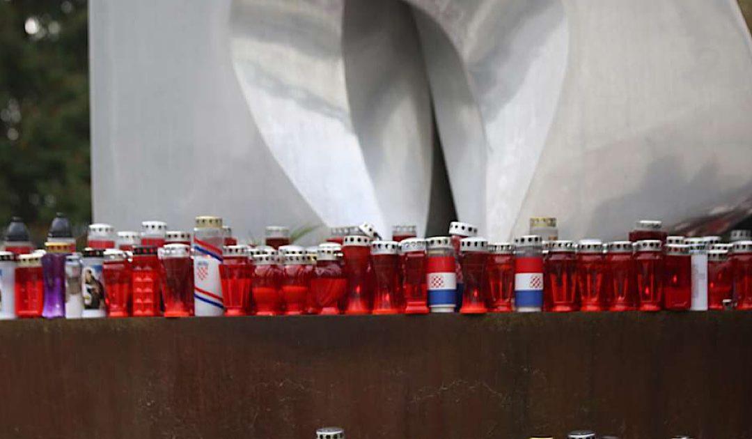 Deseci tisuća ljudi u koloni sjećanja u Vukovar