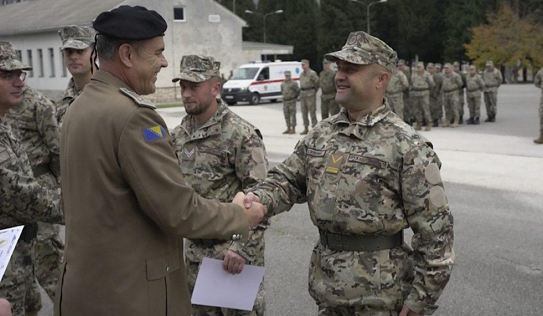 FOTO/AUDIO: U vojarni Božan Šimović svečano obilježena 19. obljetnica Oružanih snaga BiH