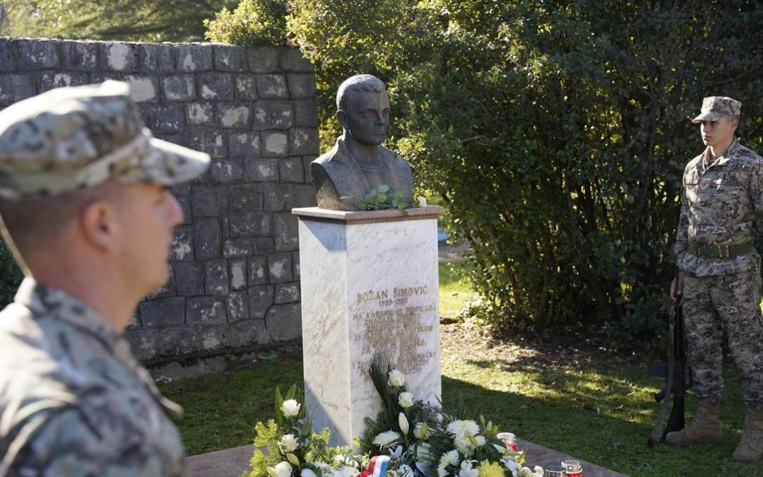 FOTO/AUDIO: Obilježena 32. obljetnica pogibije Božana Šimovića