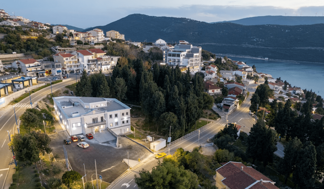 Općina Neum produžila financijsku potporu nezaposlenim majkama, povećana i jednokratna pomoć za novorođenčad