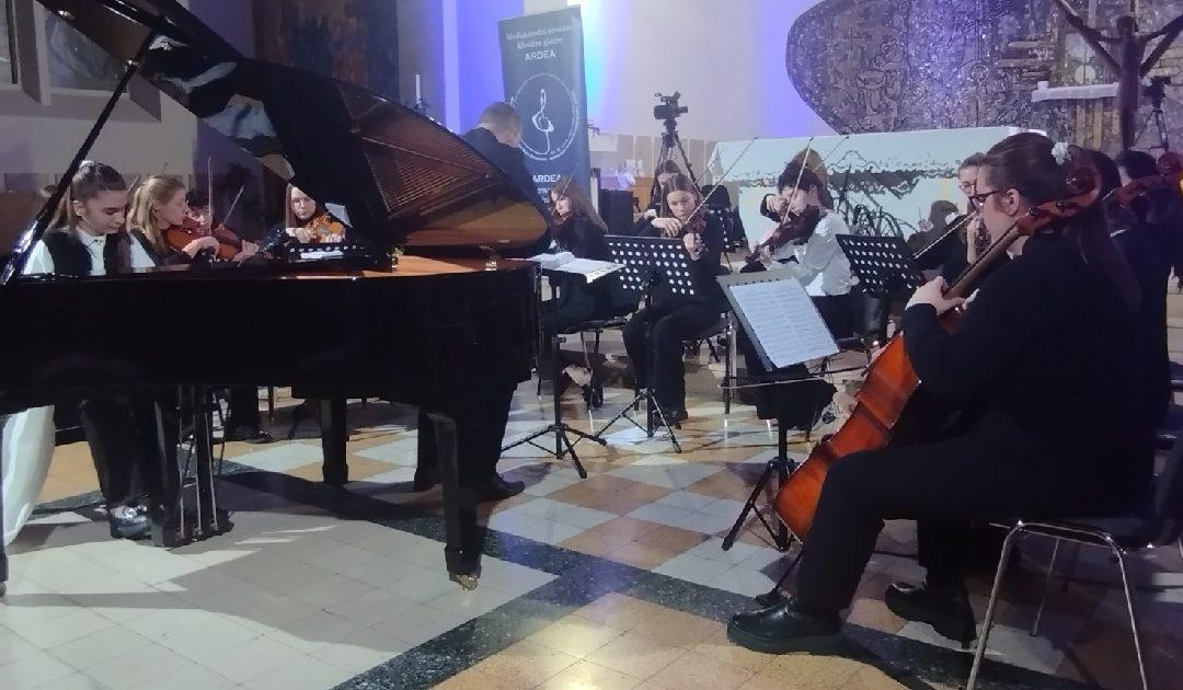 AUDIO: Bernardica i orkestar oduševili čapljinsku publiku