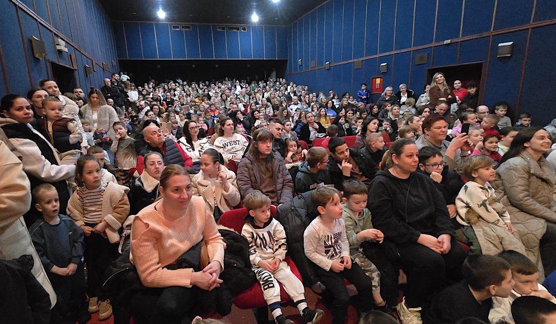 FOTO: Superknjiga i robot Gizmo oduševili čapljinsku publiku
