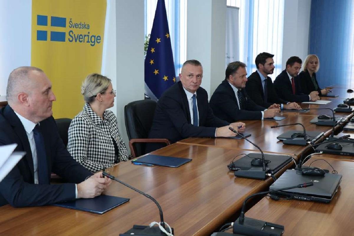 potpisivanje ugovora fena