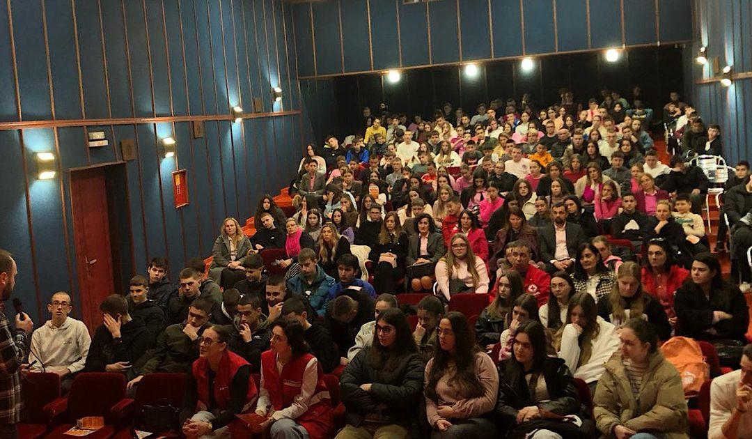 Izazovi sazrijevanja: U porastu vršnjačko nasilje putem interneta