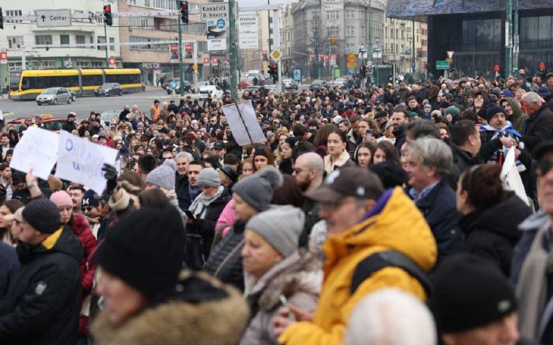 Prosvjedi u Sarajevu – studenti pozivaju na odgovornost sve one koji su direktno ili indirektno uzrokovali smrt 29 ljudi