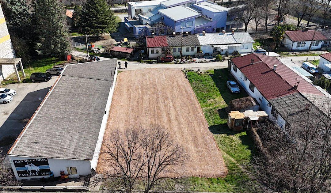Zbog nedostatka parkirnog prostora, Gradska uprava Čapljina osigurala novo privremeno parkiralište