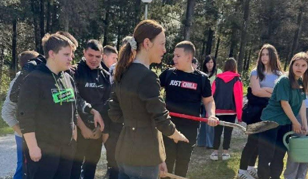 Učenici zasadili 200 mladih sadnica crnog bora na području Parka prirode Hutovo blato