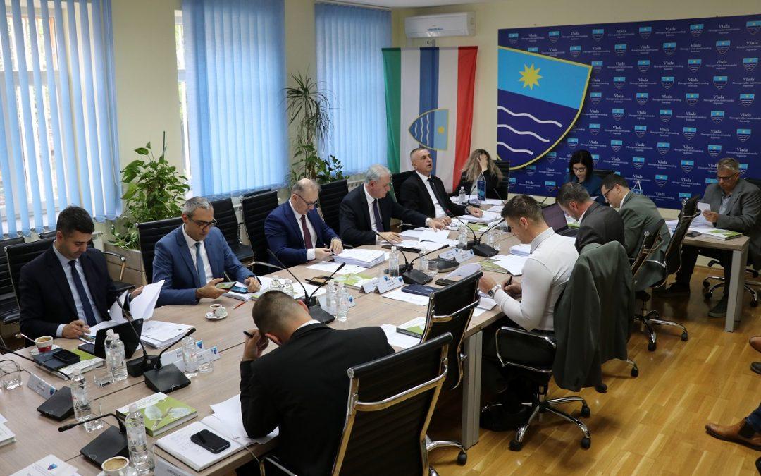 Vlada HNŽ-a usvojila niz odluka kojima se povećavaju novčana i druga prava rodiljama, nezaposlenima, mladim obiteljima…