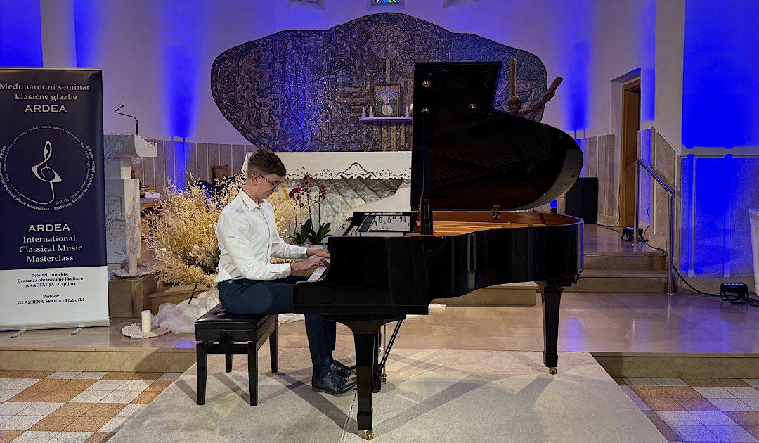 Ivan Sušac održao pijanistički recital u Čapljini