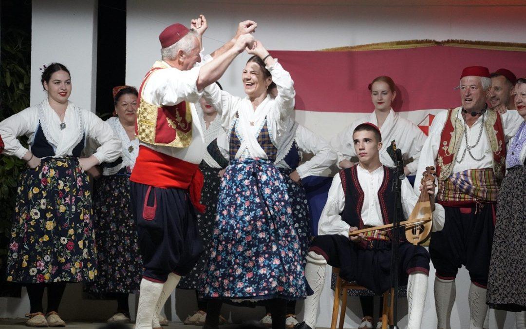 Folklorna večer u Čeljevu okupila društva iz BiH i Hrvatske