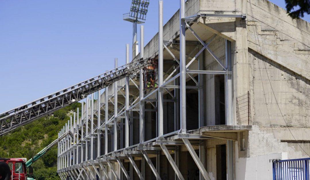 Paklene vrućine ih ne mogu zaustaviti: Pogledajte što se gradi na stadionu u Gabeli