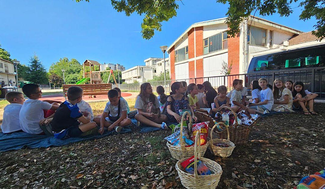FOTO/AUDIO: Radionicom „Piknik uz knjigu“ otvoreno ovogodišnje „Ljeto u knjižnici“