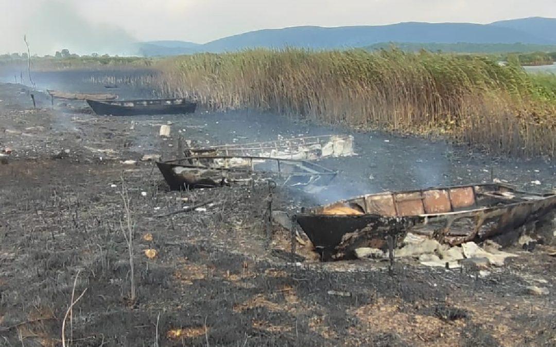 Kod Svitave u požaru izgorjelo više čamaca. Čapljinski vatrogasci ugasili više od 20 požara, a bili i na ispomoći u neumskom zaleđu