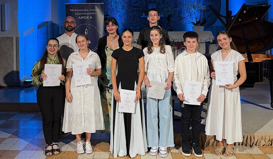 U Čapljini održan koncert polaznika seminara za klavir kod prof. Marijana Đuzela