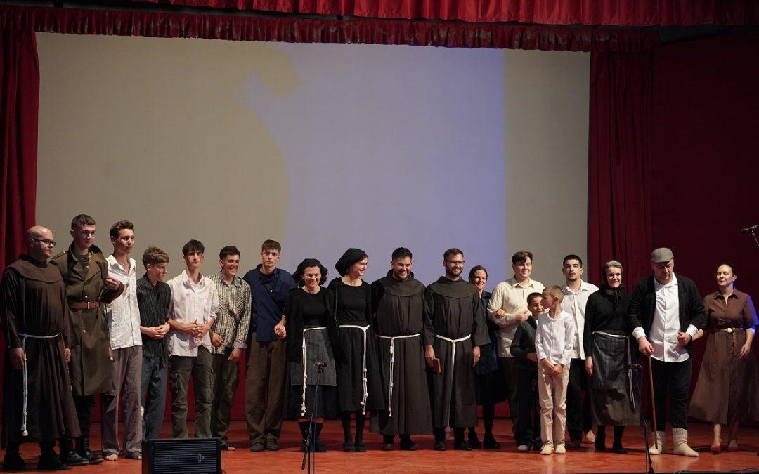 Predstava “Dide, pobiše nam fratre!” kroz 5 činova prikazala stanje u Hercegovini, te na Križnom putu 1945. godine