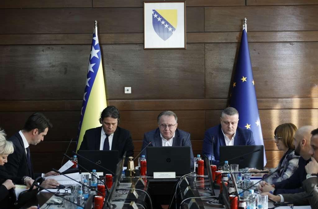 Vlada FBiH donijela Uredbu o isplati pomoći radnicima od poslodavca u 2026.