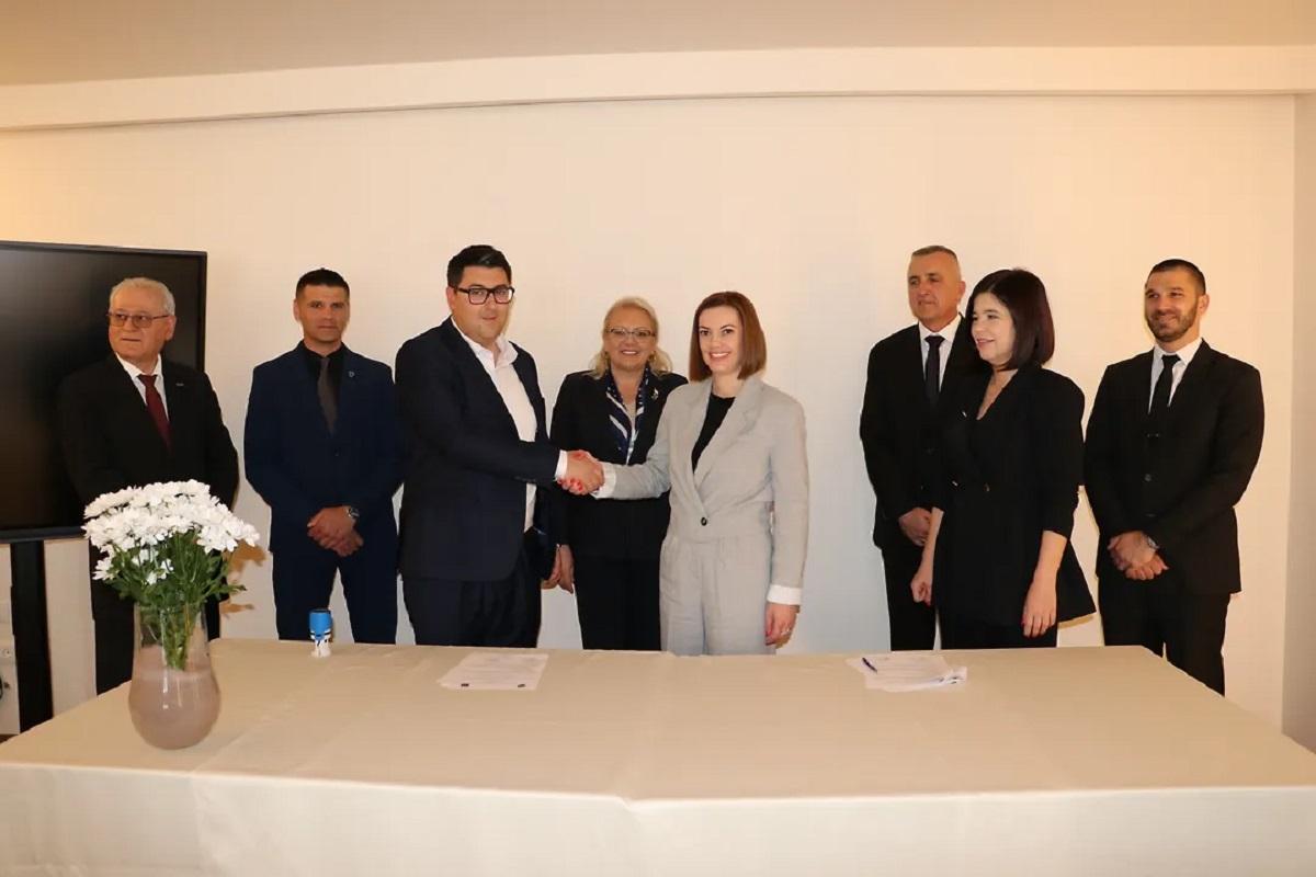 AUDIO: U Mostaru se bratimili Čapljina i Kreševo: S jasnom vizijom u europsku budućnost AUDIO: U Mostaru se bratimili Čapljina i Kreševo: S jasnom vizijom u europsku budućnost