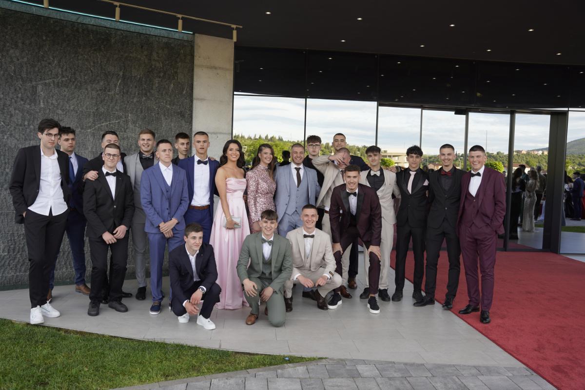 FOTO| Čapljinski maturanti obilježili završetak srednjoškolskog obrazovanja