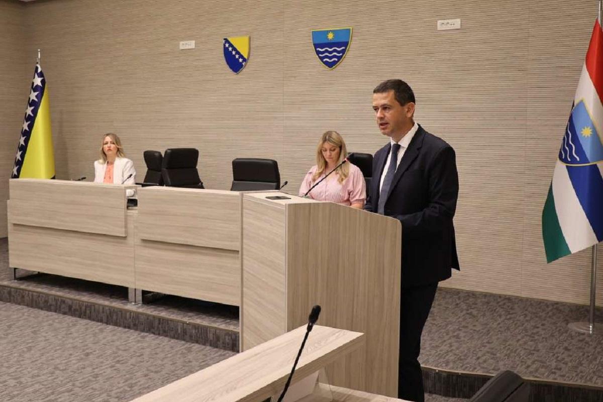 Adil Šuta slika Fena