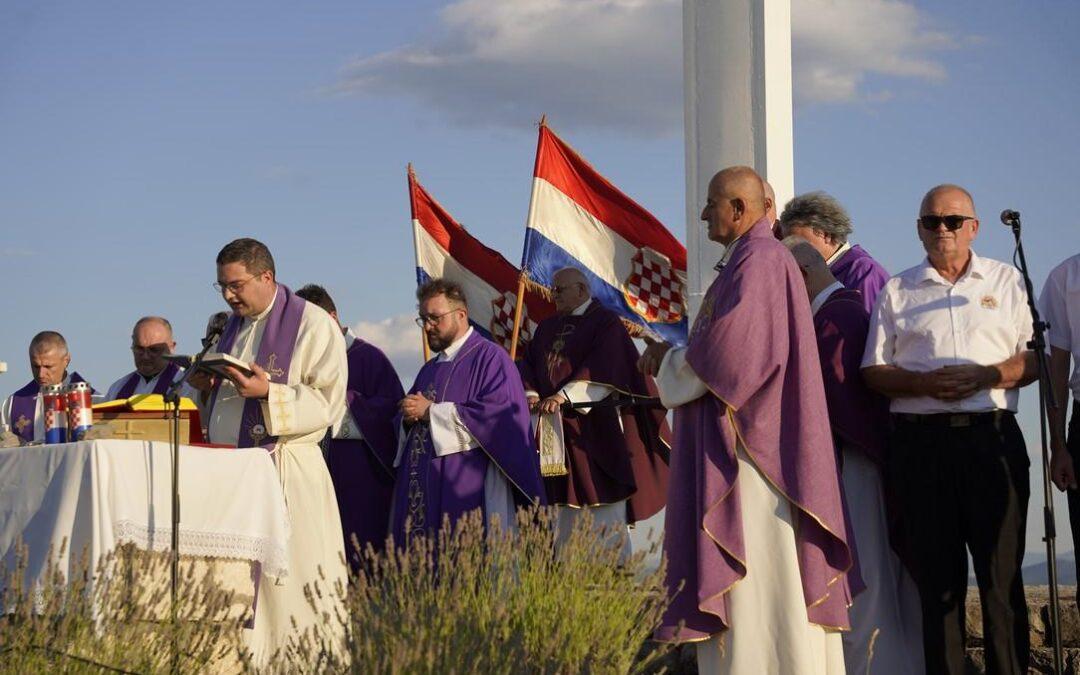 Na Gradini obilježena 33. obljetnica stradanja 24 hrvatska branitelja