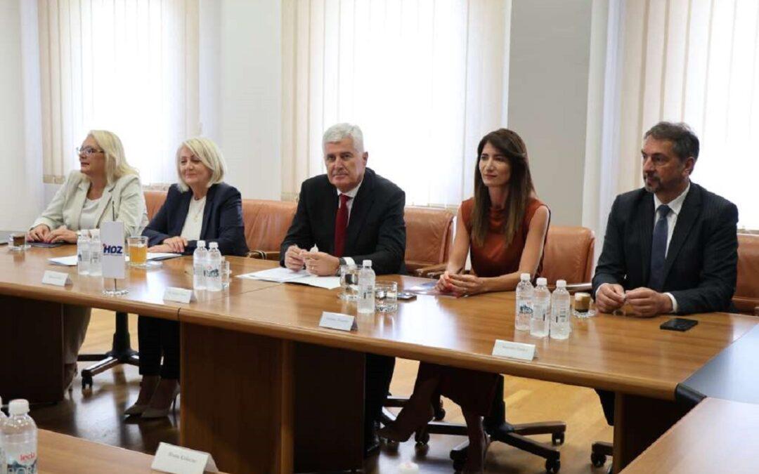Iz HDZ-a BiH i SNSD-a poručili: Vratiti BiH pod okrilje Ustava i ukinuti odluke OHR-a