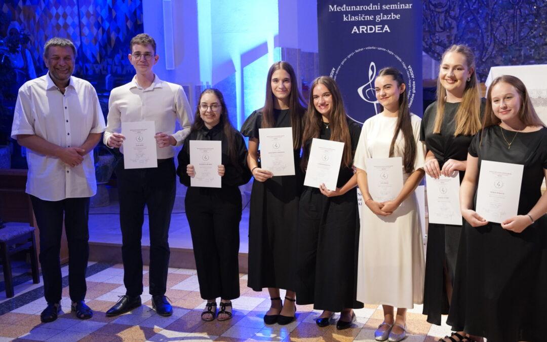 Mladi pijanisti zablistali na završnom koncertu ARDEA masterclassa