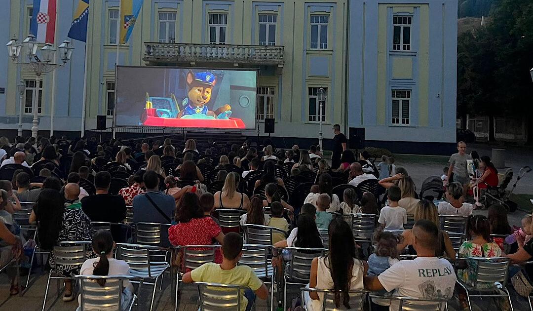 Brojni posjetitelji uživali u kinu na otvorenom u Čapljini